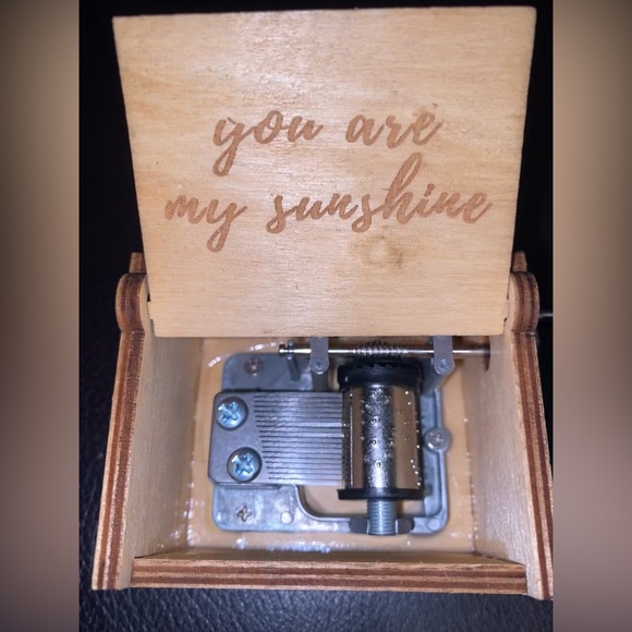 Wind up Musical Box - Picture 3 of 3